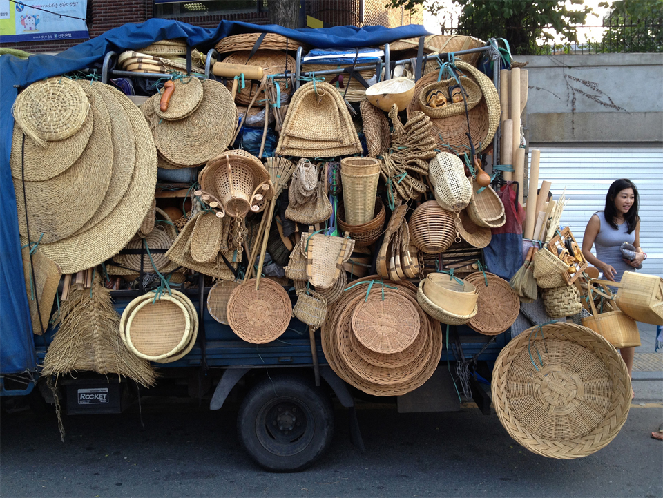 seoul-korea-street-vendor-straw-objects-mona-kim