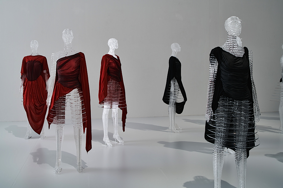 PLEATS PLEASE ISSEY MIYAKE CONCEPT